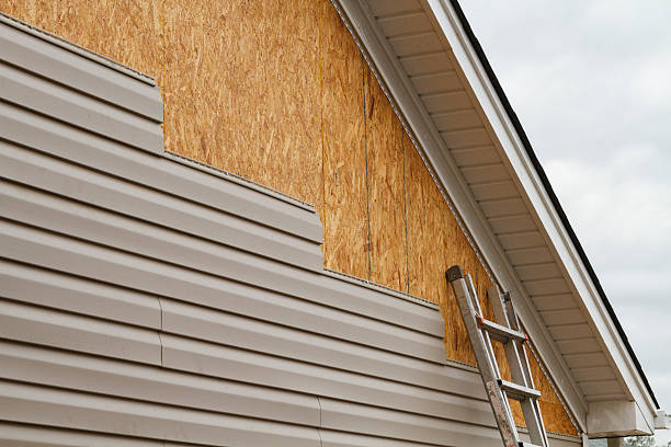 Professional Siding technician working in Viewtown, VA